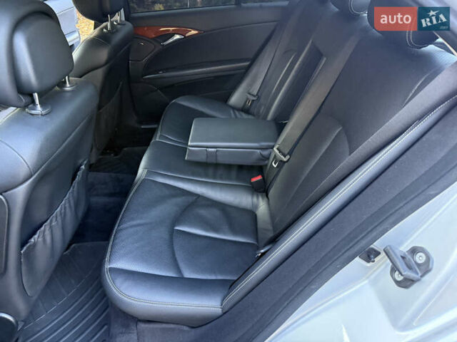 Сірий Мерседес Е-Клас, об'ємом двигуна 1.8 л та пробігом 240 тис. км за 9000 $, фото 71 на Automoto.ua