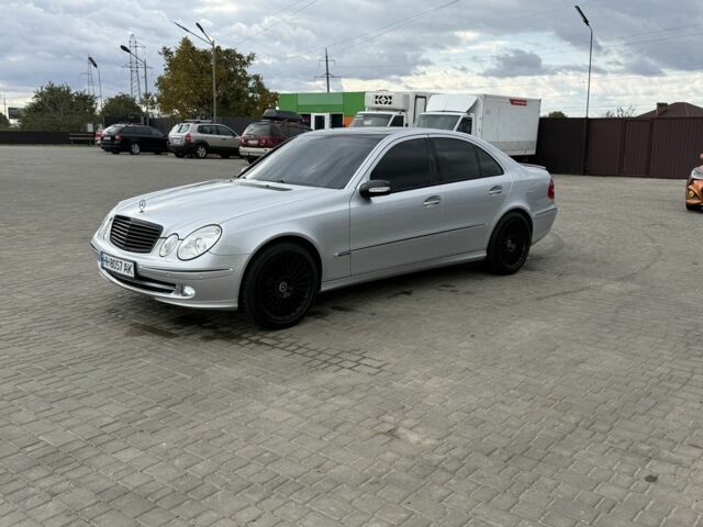 Сірий Мерседес Е-Клас, об'ємом двигуна 3 л та пробігом 300 тис. км за 9500 $, фото 1 на Automoto.ua