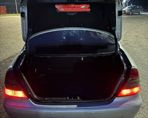 Серый Мерседес Е-Класс, объемом двигателя 2.2 л и пробегом 460 тыс. км за 7799 $, фото 15 на Automoto.ua