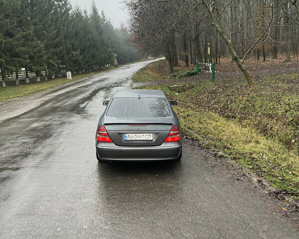 Серый Мерседес Е-Класс, объемом двигателя 3 л и пробегом 295 тыс. км за 9000 $, фото 10 на Automoto.ua