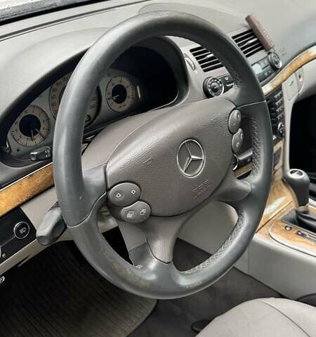 Сірий Мерседес Е-Клас, об'ємом двигуна 3 л та пробігом 244 тис. км за 8500 $, фото 13 на Automoto.ua