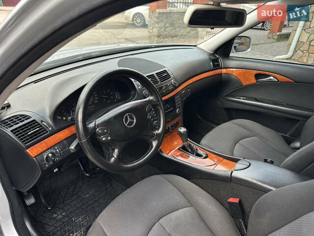 Сірий Мерседес Е-Клас, об'ємом двигуна 2.2 л та пробігом 319 тис. км за 7200 $, фото 7 на Automoto.ua