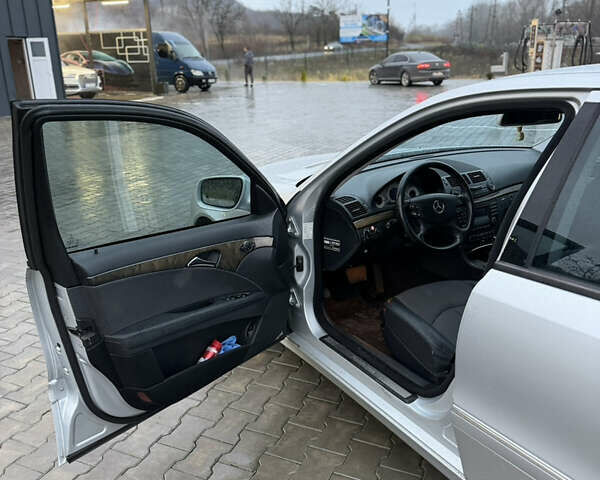 Сірий Мерседес Е-Клас, об'ємом двигуна 2.1 л та пробігом 278 тис. км за 10800 $, фото 4 на Automoto.ua
