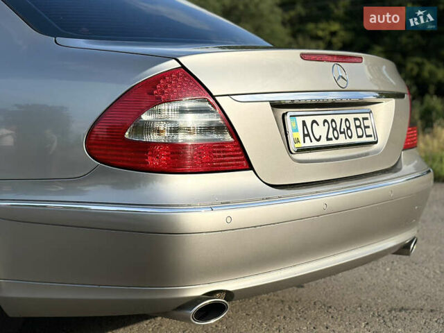 Мерседес Е-Класс 2007 в Трускавце на Automoto.ua Серый Мерседес Е-Класс, объемом двигателя 2.99 л и пробегом 358 тыс. км за 11300 $, фото 16 на Automoto.ua