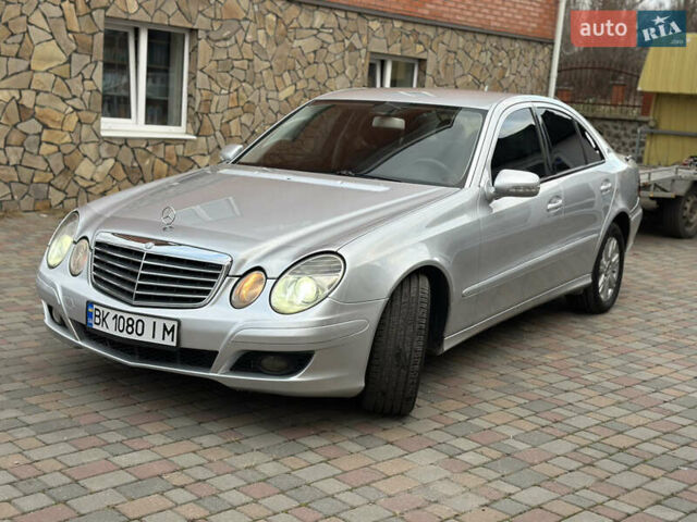 Сірий Мерседес Е-Клас, об'ємом двигуна 2.2 л та пробігом 319 тис. км за 7200 $, фото 11 на Automoto.ua