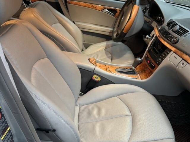 Серый Мерседес Е-Класс, объемом двигателя 2.1 л и пробегом 441 тыс. км за 4300 $, фото 5 на Automoto.ua