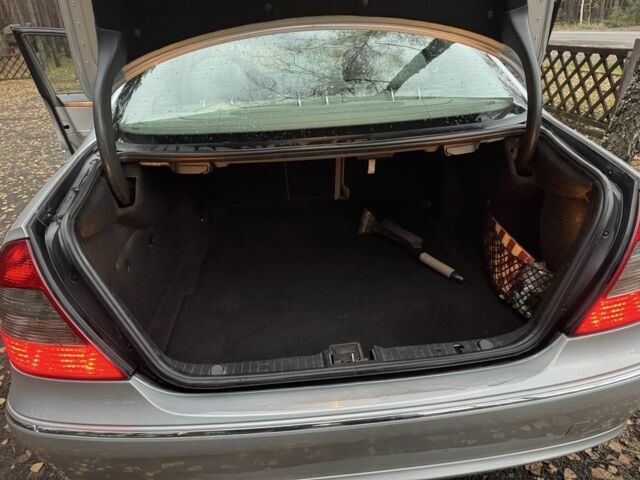 Серый Мерседес Е-Класс, объемом двигателя 2.1 л и пробегом 441 тыс. км за 4300 $, фото 7 на Automoto.ua