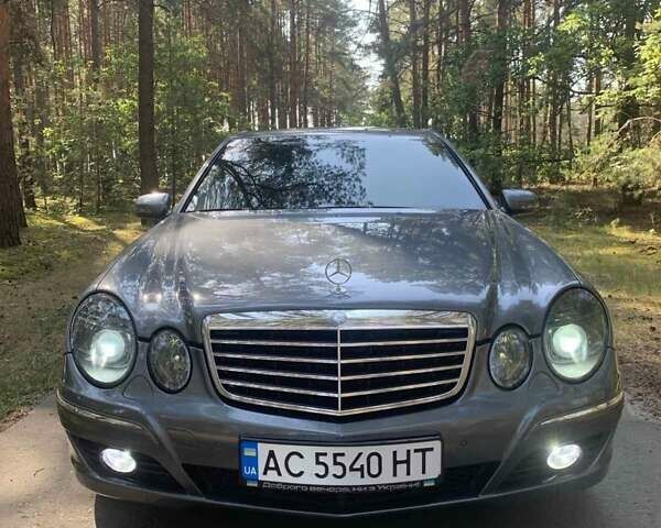 Сірий Мерседес Е-Клас, об'ємом двигуна 2.2 л та пробігом 330 тис. км за 9600 $, фото 7 на Automoto.ua
