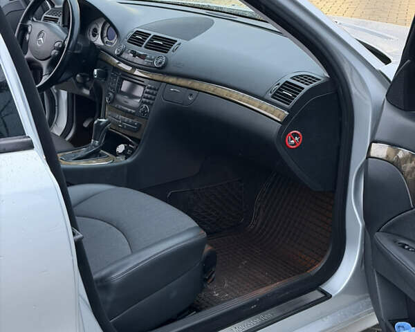 Сірий Мерседес Е-Клас, об'ємом двигуна 2.1 л та пробігом 278 тис. км за 10800 $, фото 10 на Automoto.ua