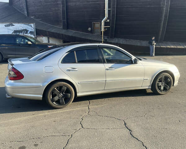 Сірий Мерседес Е-Клас, об'ємом двигуна 3.5 л та пробігом 227 тис. км за 8000 $, фото 2 на Automoto.ua