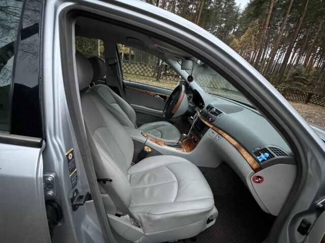 Серый Мерседес Е-Класс, объемом двигателя 2.1 л и пробегом 441 тыс. км за 4300 $, фото 4 на Automoto.ua