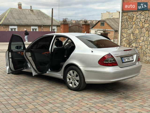 Сірий Мерседес Е-Клас, об'ємом двигуна 2.2 л та пробігом 319 тис. км за 7200 $, фото 3 на Automoto.ua