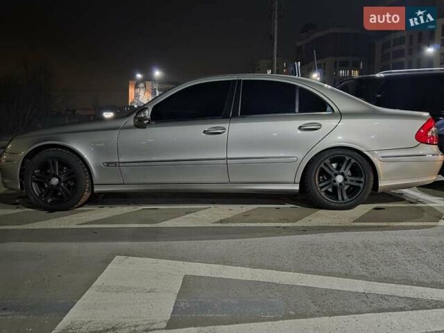Серый Мерседес Е-Класс, объемом двигателя 3 л и пробегом 281 тыс. км за 9800 $, фото 1 на Automoto.ua