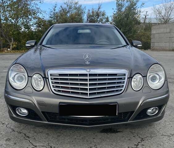 Мерседес Е-Класс 2007 в Кривом Роге на Automoto.ua Серый Мерседес Е-Класс, объемом двигателя 2.15 л и пробегом 440 тыс. км за 8500 $, фото 1 на Automoto.ua