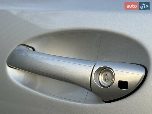 Сірий Мерседес Е-Клас, об'ємом двигуна 2.2 л та пробігом 295 тис. км за 9999 $, фото 13 на Automoto.ua