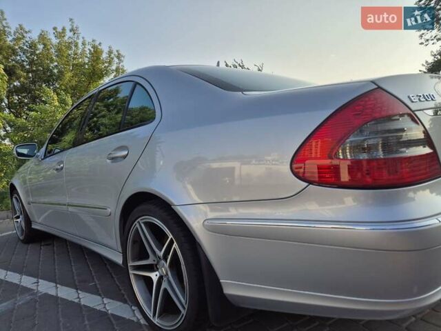 Серый Мерседес Е-Класс, объемом двигателя 1.8 л и пробегом 219 тыс. км за 10500 $, фото 5 на Automoto.ua