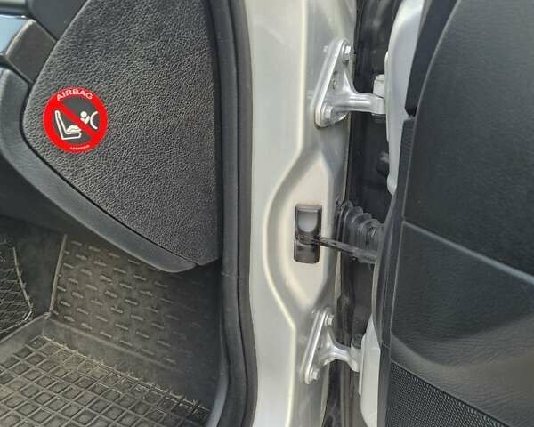 Серый Мерседес Е-Класс, объемом двигателя 1.8 л и пробегом 219 тыс. км за 10500 $, фото 10 на Automoto.ua