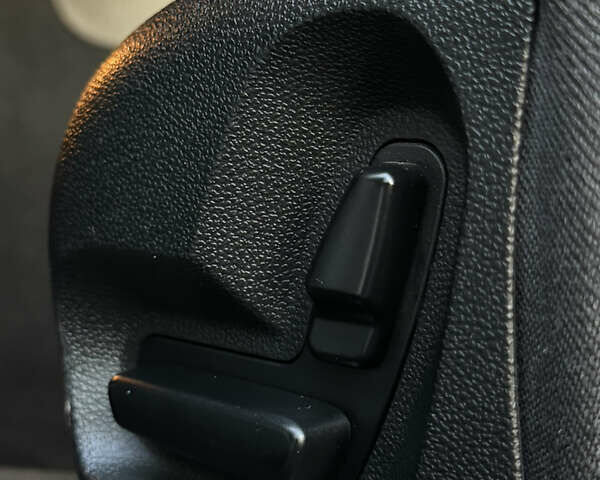 Сірий Мерседес Е-Клас, об'ємом двигуна 2.2 л та пробігом 295 тис. км за 9999 $, фото 36 на Automoto.ua