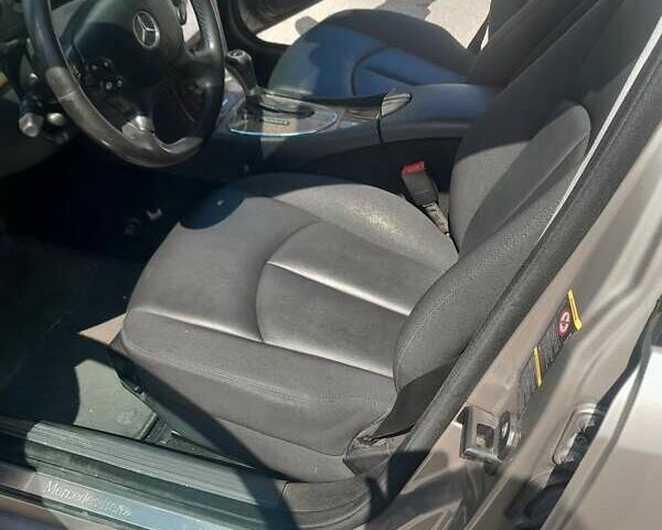 Серый Мерседес Е-Класс, объемом двигателя 2.5 л и пробегом 520 тыс. км за 8000 $, фото 5 на Automoto.ua