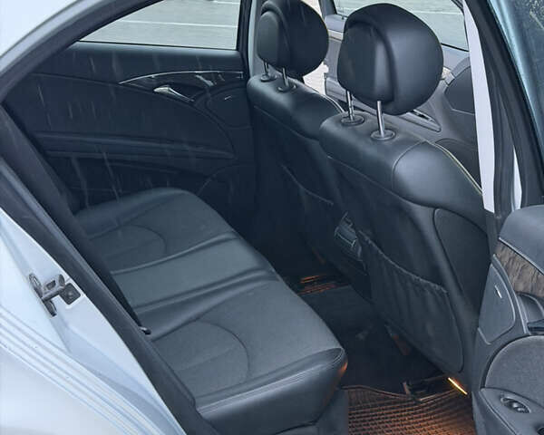 Сірий Мерседес Е-Клас, об'ємом двигуна 2.1 л та пробігом 278 тис. км за 10800 $, фото 11 на Automoto.ua