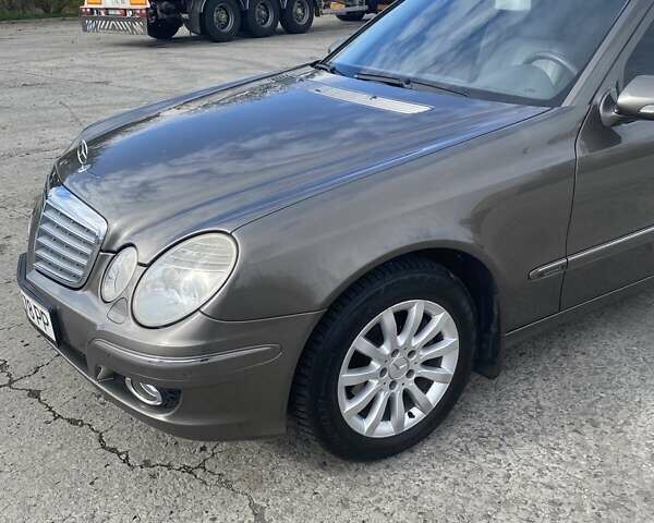 Мерседес Е-Класс 2007 в Кривом Роге на Automoto.ua Серый Мерседес Е-Класс, объемом двигателя 2.15 л и пробегом 440 тыс. км за 8500 $, фото 3 на Automoto.ua