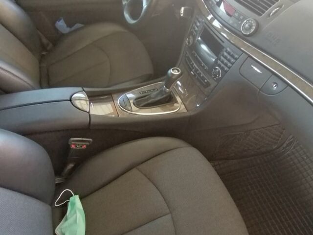 Серый Мерседес Е-Класс, объемом двигателя 2.2 л и пробегом 275 тыс. км за 10800 $, фото 5 на Automoto.ua