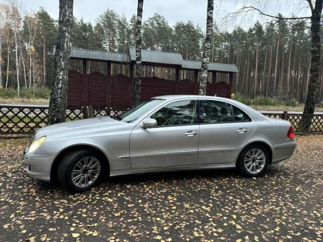 Серый Мерседес Е-Класс, объемом двигателя 2.1 л и пробегом 441 тыс. км за 4300 $, фото 2 на Automoto.ua