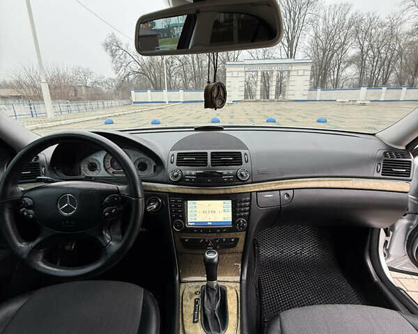 Сірий Мерседес Е-Клас, об'ємом двигуна 3 л та пробігом 337 тис. км за 10500 $, фото 32 на Automoto.ua