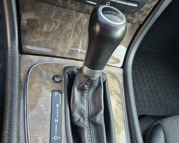 Серый Мерседес Е-Класс, объемом двигателя 1.8 л и пробегом 219 тыс. км за 10500 $, фото 26 на Automoto.ua