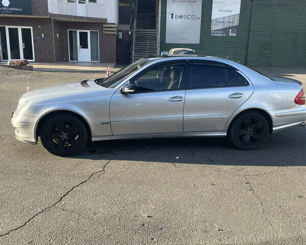 Сірий Мерседес Е-Клас, об'ємом двигуна 3.5 л та пробігом 227 тис. км за 8000 $, фото 1 на Automoto.ua