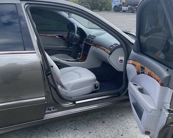 Мерседес Е-Класс 2007 в Кривом Роге на Automoto.ua Серый Мерседес Е-Класс, объемом двигателя 2.15 л и пробегом 440 тыс. км за 8500 $, фото 20 на Automoto.ua