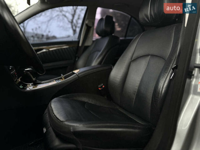 Серый Мерседес Е-Класс, объемом двигателя 3 л и пробегом 370 тыс. км за 8950 $, фото 1 на Automoto.ua