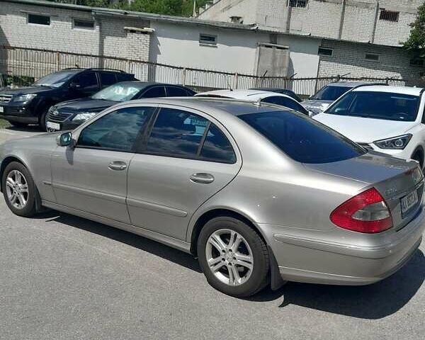 Серый Мерседес Е-Класс, объемом двигателя 2.5 л и пробегом 520 тыс. км за 8000 $, фото 1 на Automoto.ua