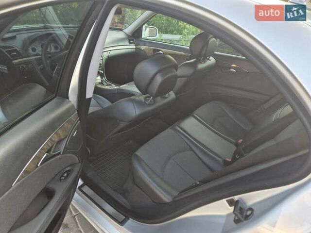 Серый Мерседес Е-Класс, объемом двигателя 1.8 л и пробегом 219 тыс. км за 10500 $, фото 19 на Automoto.ua