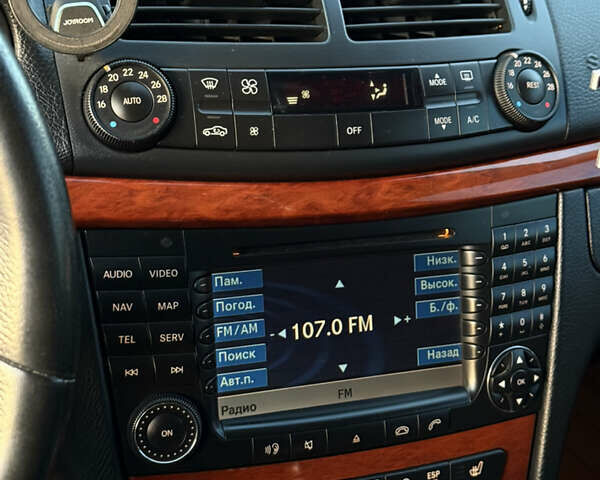 Сірий Мерседес Е-Клас, об'ємом двигуна 2.2 л та пробігом 295 тис. км за 9999 $, фото 30 на Automoto.ua