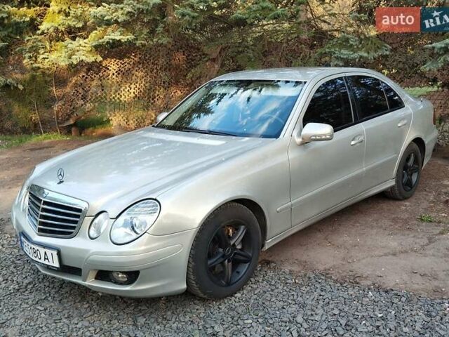 Серый Мерседес Е-Класс, объемом двигателя 2.2 л и пробегом 370 тыс. км за 8700 $, фото 2 на Automoto.ua