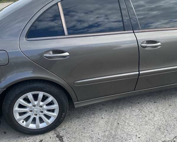 Мерседес Е-Класс 2007 в Кривом Роге на Automoto.ua Серый Мерседес Е-Класс, объемом двигателя 2.15 л и пробегом 440 тыс. км за 8500 $, фото 9 на Automoto.ua