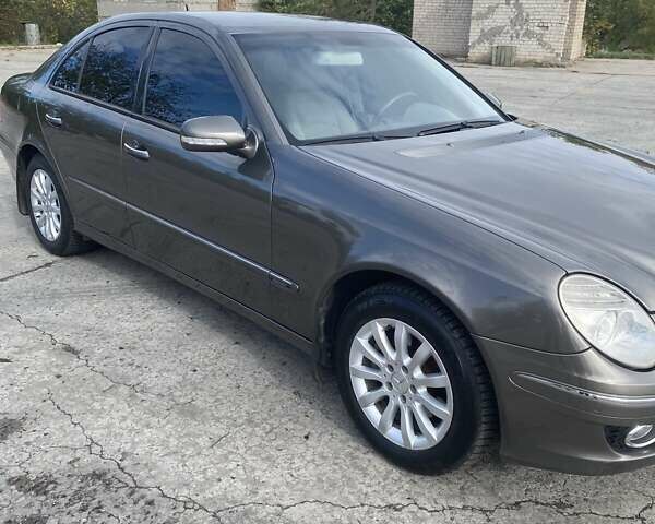 Мерседес Е-Класс 2007 в Кривом Роге на Automoto.ua Серый Мерседес Е-Класс, объемом двигателя 2.15 л и пробегом 440 тыс. км за 8500 $, фото 11 на Automoto.ua
