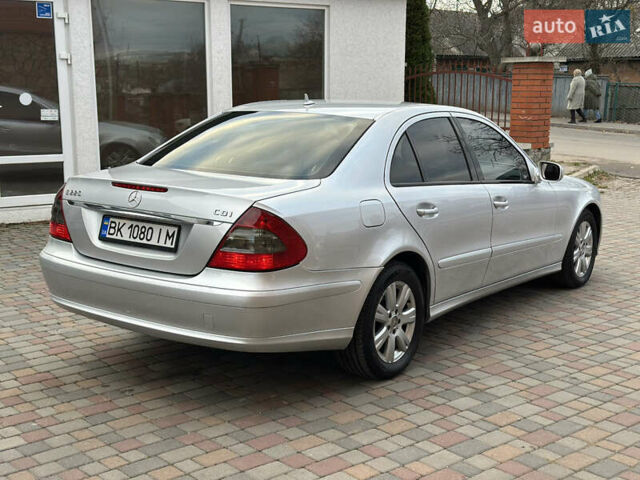 Сірий Мерседес Е-Клас, об'ємом двигуна 2.2 л та пробігом 319 тис. км за 7200 $, фото 12 на Automoto.ua