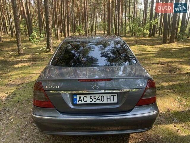 Сірий Мерседес Е-Клас, об'ємом двигуна 2.2 л та пробігом 330 тис. км за 9600 $, фото 10 на Automoto.ua