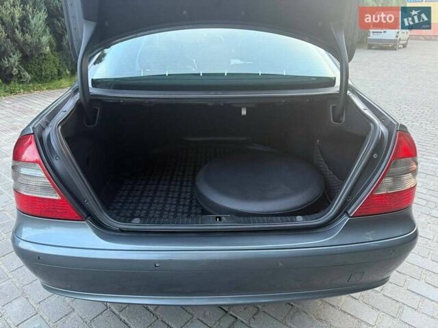 Сірий Мерседес Е-Клас, об'ємом двигуна 3 л та пробігом 366 тис. км за 10700 $, фото 19 на Automoto.ua