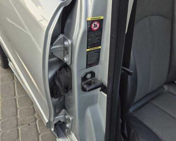 Серый Мерседес Е-Класс, объемом двигателя 1.8 л и пробегом 219 тыс. км за 10500 $, фото 14 на Automoto.ua