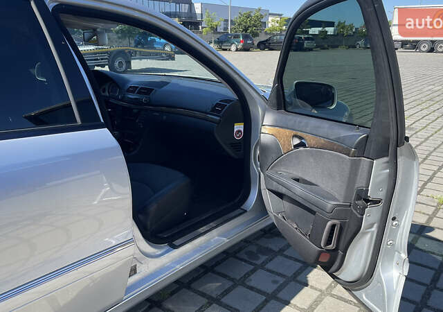 Сірий Мерседес Е-Клас, об'ємом двигуна 1.8 л та пробігом 151 тис. км за 9600 $, фото 15 на Automoto.ua