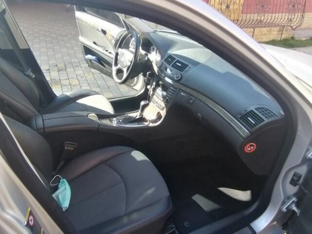 Серый Мерседес Е-Класс, объемом двигателя 2.2 л и пробегом 275 тыс. км за 10800 $, фото 6 на Automoto.ua