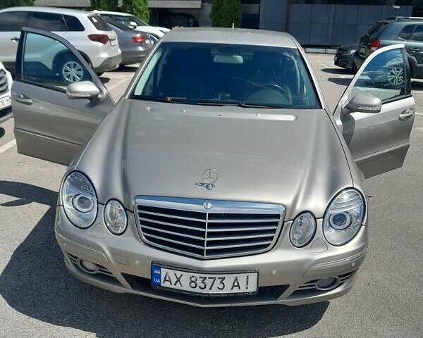 Серый Мерседес Е-Класс, объемом двигателя 2.5 л и пробегом 520 тыс. км за 8000 $, фото 4 на Automoto.ua