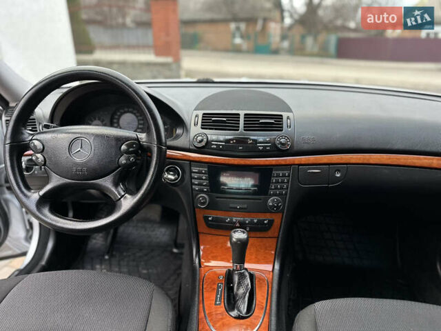 Сірий Мерседес Е-Клас, об'ємом двигуна 2.2 л та пробігом 319 тис. км за 7200 $, фото 5 на Automoto.ua