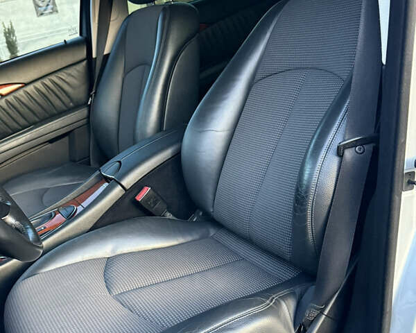 Сірий Мерседес Е-Клас, об'ємом двигуна 2.2 л та пробігом 295 тис. км за 9999 $, фото 34 на Automoto.ua