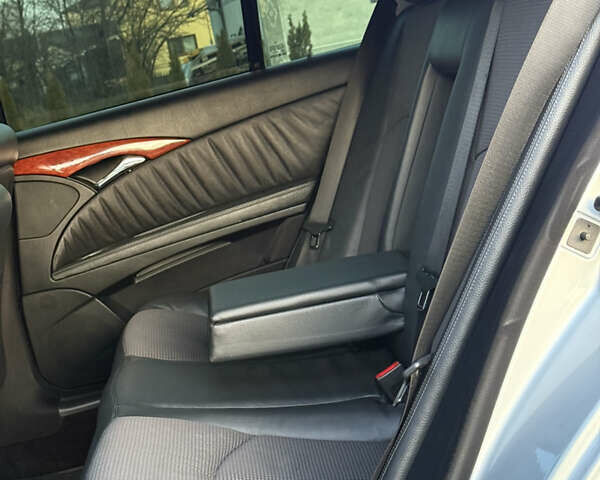 Сірий Мерседес Е-Клас, об'ємом двигуна 2.2 л та пробігом 295 тис. км за 9999 $, фото 39 на Automoto.ua