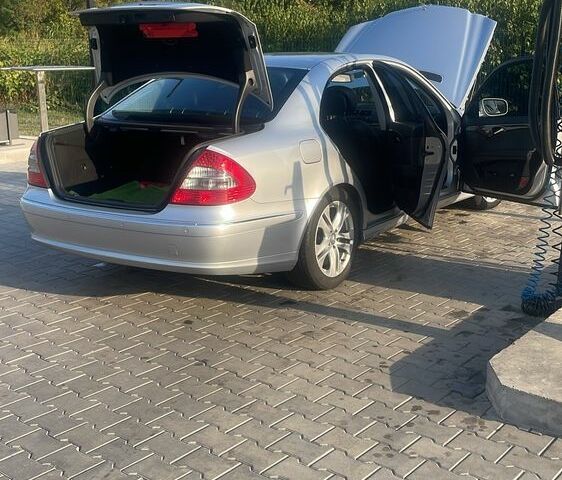 Серый Мерседес Е-Класс, объемом двигателя 2.2 л и пробегом 275 тыс. км за 10800 $, фото 2 на Automoto.ua