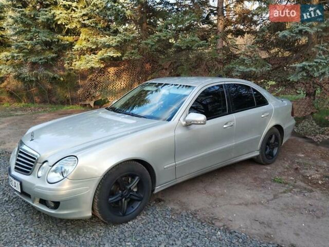 Серый Мерседес Е-Класс, объемом двигателя 2.2 л и пробегом 370 тыс. км за 8700 $, фото 9 на Automoto.ua